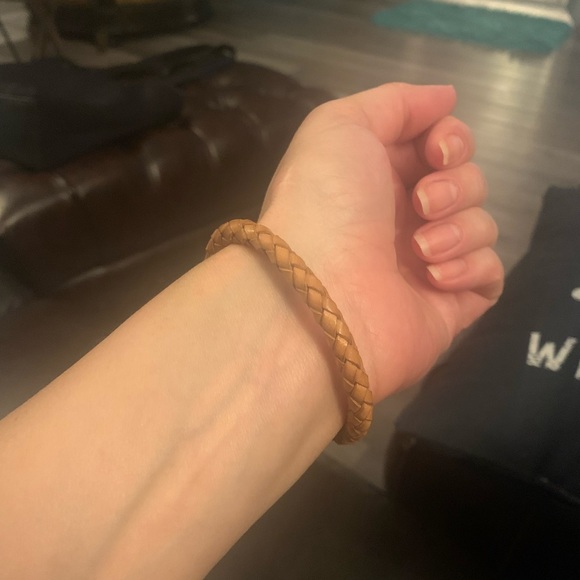 Brown leather bracelet with magnetic jeweled clasp - Picture 3 of 3